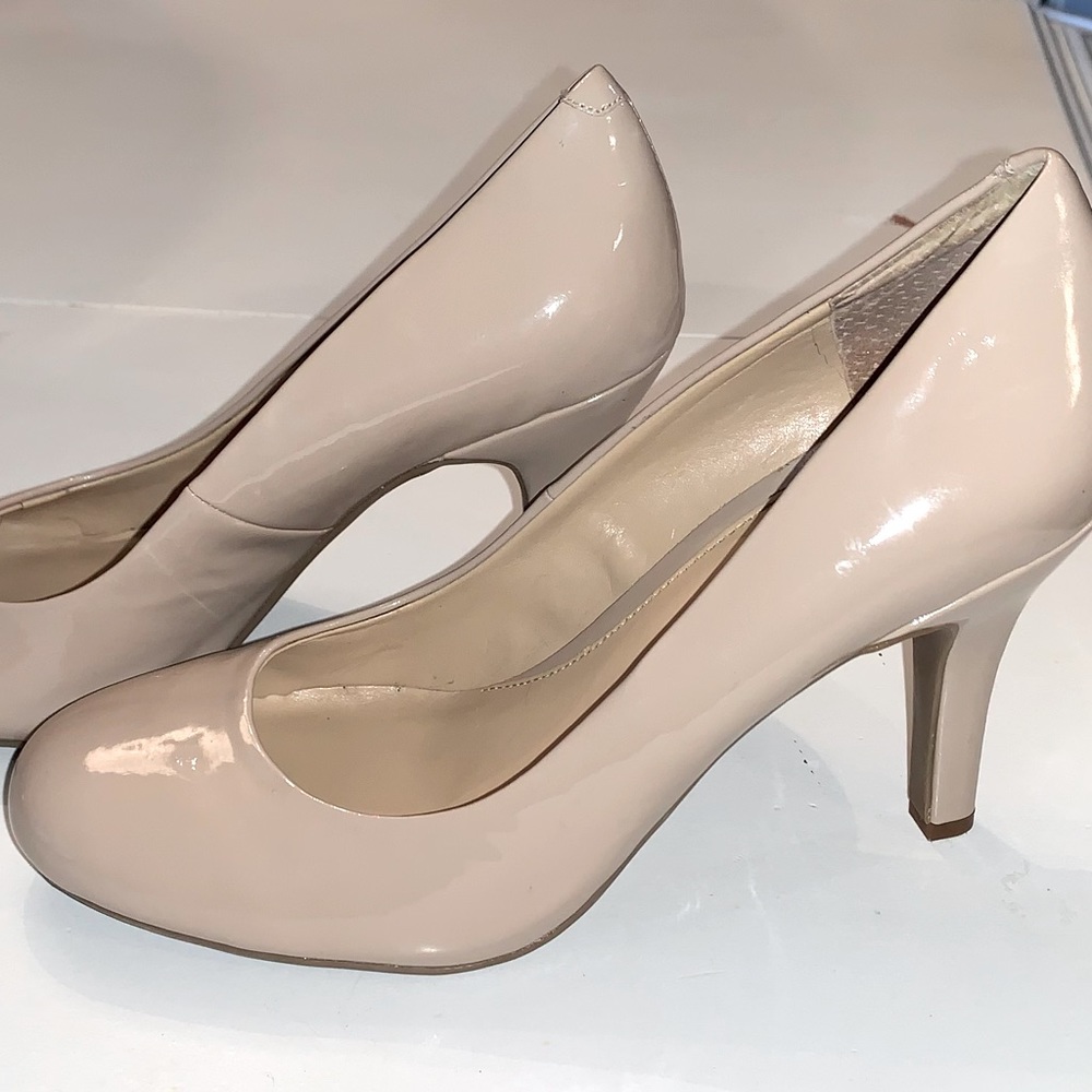 Katie and Kelly Nude Patent Leather Pumps size 9
